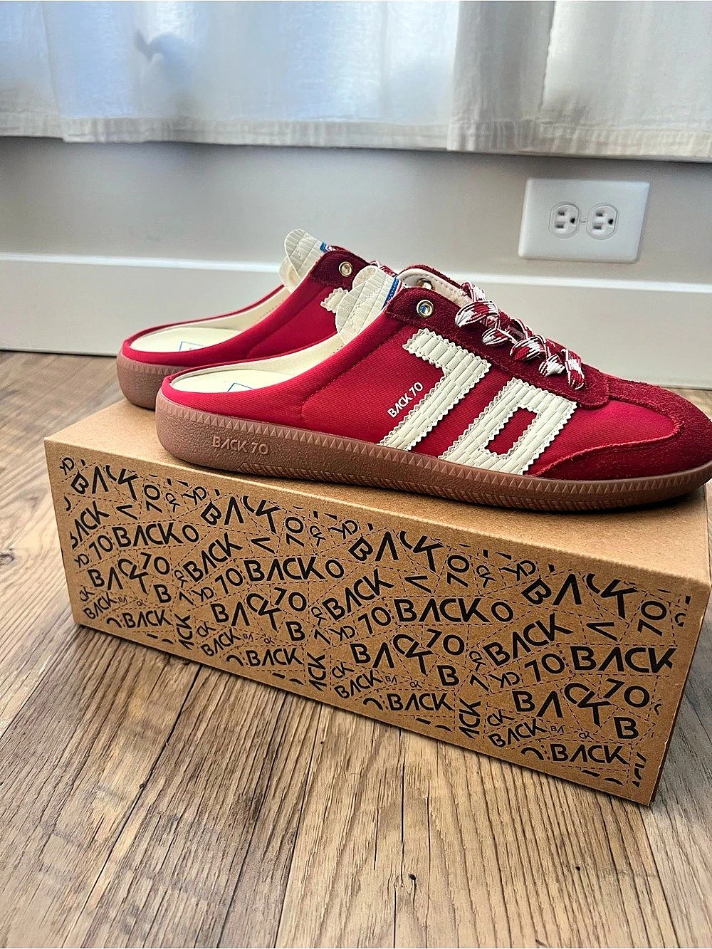 Back 70 Easter in Red Milk Red & White EU 39